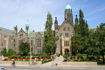 Obraz premium trinity college with cyclists