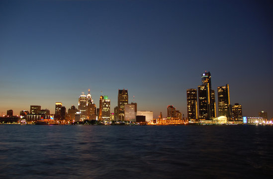 night skyline of downtown detroit