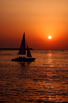 Fototapeta sunrise and boat