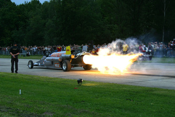 feuerspuckende jet turbine