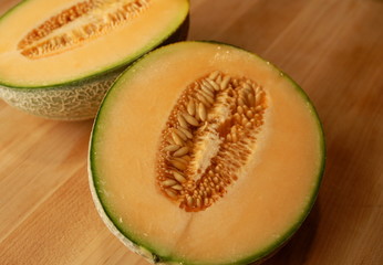 sliced cantelope
