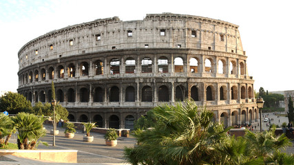 Fototapeta na wymiar Koloseum w dzień