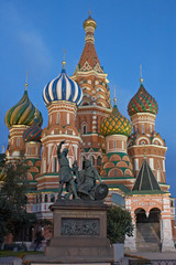 Fototapeta na wymiar st. basil cathedral in moscow in the evening.