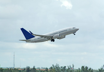 boeing 737 passenger jet taking off