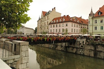 Fototapeta na wymiar piękne rzeki i Ljubljana Słowenia