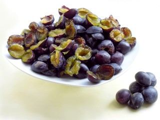 plums for baking cake