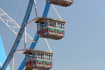 giant-wheel cabs