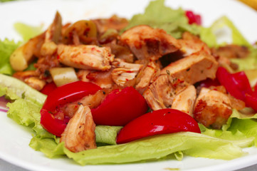 hot chicken salad with lettuce, apples and tomatoe