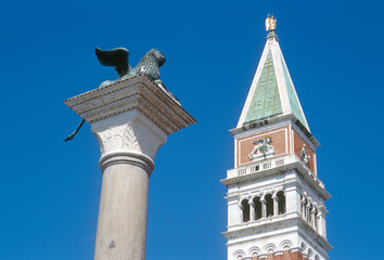 Fototapeta na wymiar św dzwonnica i Lew Świętego Marka