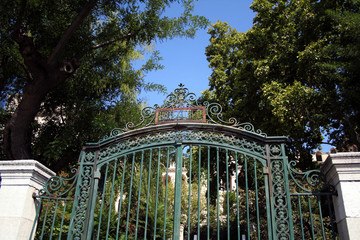 portail d'entrée de l'hôtel-dieu