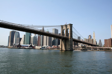 Fototapeta na wymiar Manhattan i Brooklyn Bridge