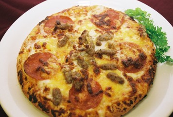 pizza w/garnish