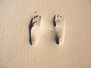 fußabdrücke im sand