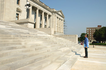 Obraz premium man at state capitol