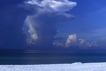 Photo sur Plexiglas Orage storm on the beach
