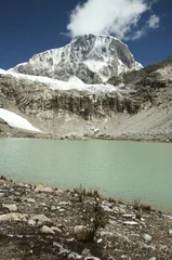 Photo sur Plexiglas Alpamayo mountain lake ranrapalka