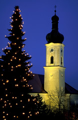 Christmas, Weihnachten, Weihnachtsbaum mit Kirche, Hochformat, Textraum, copy space