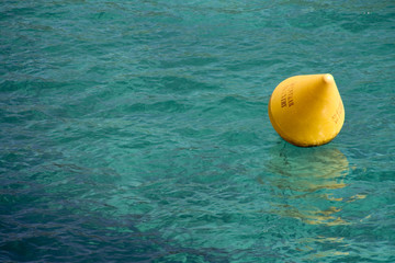 boya en el mediterraneo