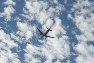 Fototapeta na wymiar samolotu i chmury