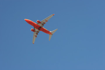 Fototapeta na wymiar samolot czerwony