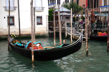 Fototapeta na wymiar gondola at dock