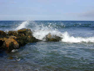 Fototapeta na wymiar block island waves on rocks