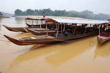 taman negara - boat in the jetty