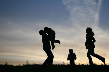 silhouette family of four