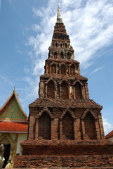 Naklejka premium thailand, lamphun: haripoonchai temple