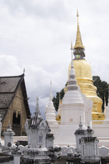 Fototapeta premium temple in chiang mai