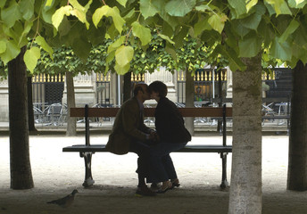 lovers silhouette, paris