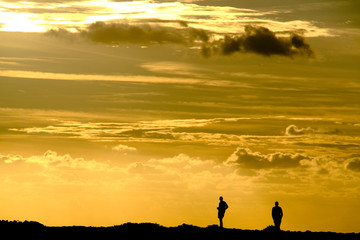 disfrutando el atardecer