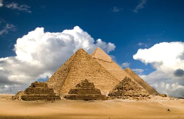 Papier Peint photo Lavable Egypte pyramides et nuages