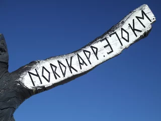 Rolgordijnen north cape wooden signpost © Tupungato