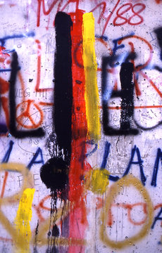 german colours painted on berlin wall