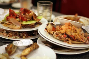 Papier Peint photo autocollant Plats de repas left dishes in restaurant