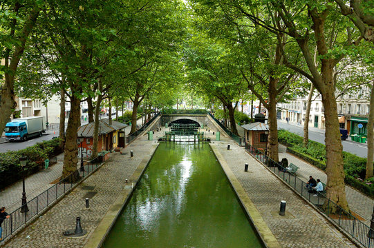 canal saint martin full