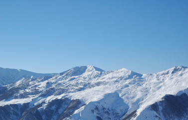 Fototapeta na wymiar zimowych góry w śniegu - Gruzja