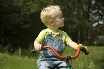 Fototapeta na wymiar little kid on bike