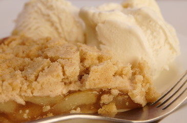 apple crumb pie and frozen yogurt