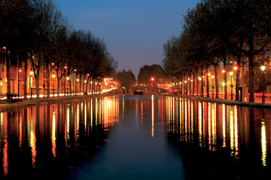 Fototapeta reflet du canal saint-martin