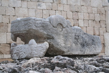 serpent head at chichen itza