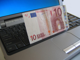 10 euro on laptop