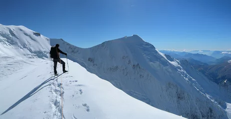 Crédence de cuisine en verre imprimé Mont Blanc alpiniste sur la voie normale du mt blanc