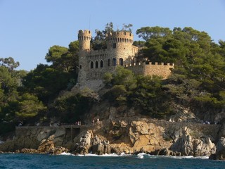 Fototapeta na wymiar old castle by the sea