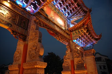 Fotobehang chinese gate at kunming © Glen