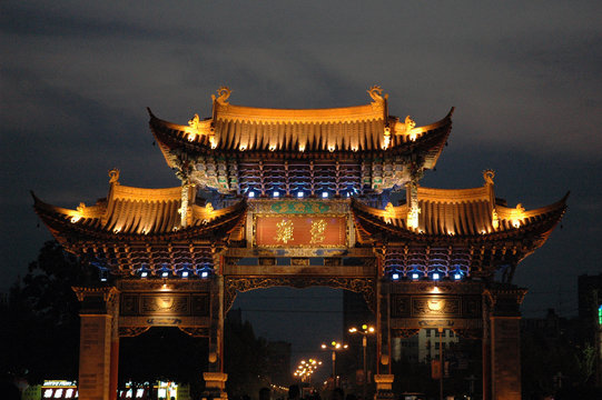 Fototapeta kunming gate at dusk