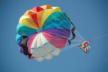 Selbstklebende Fototapete Luftsport Parasailing