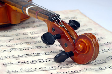 violin scroll with miusic sheet