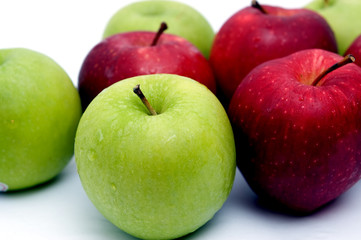 green and red apple